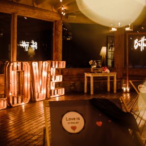 Strefa chillu na patio Kocierzanki | Fot. Zielona Kropka | Wesele na Kocierzu