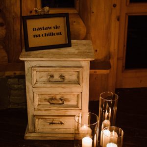 Strefa chillu na patio Kocierzanki | Fot. Zielona Kropka | Wesele na Kocierzu
