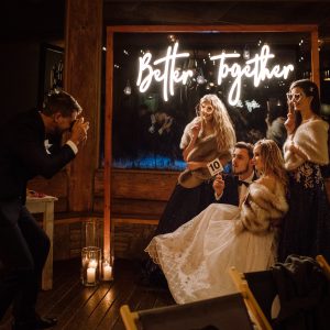 Strefa chillu na patio Kocierzanki | Fot. Zielona Kropka | Wesele na Kocierzu